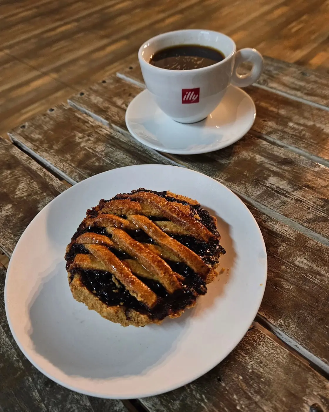 Coffee and a lattice tart
